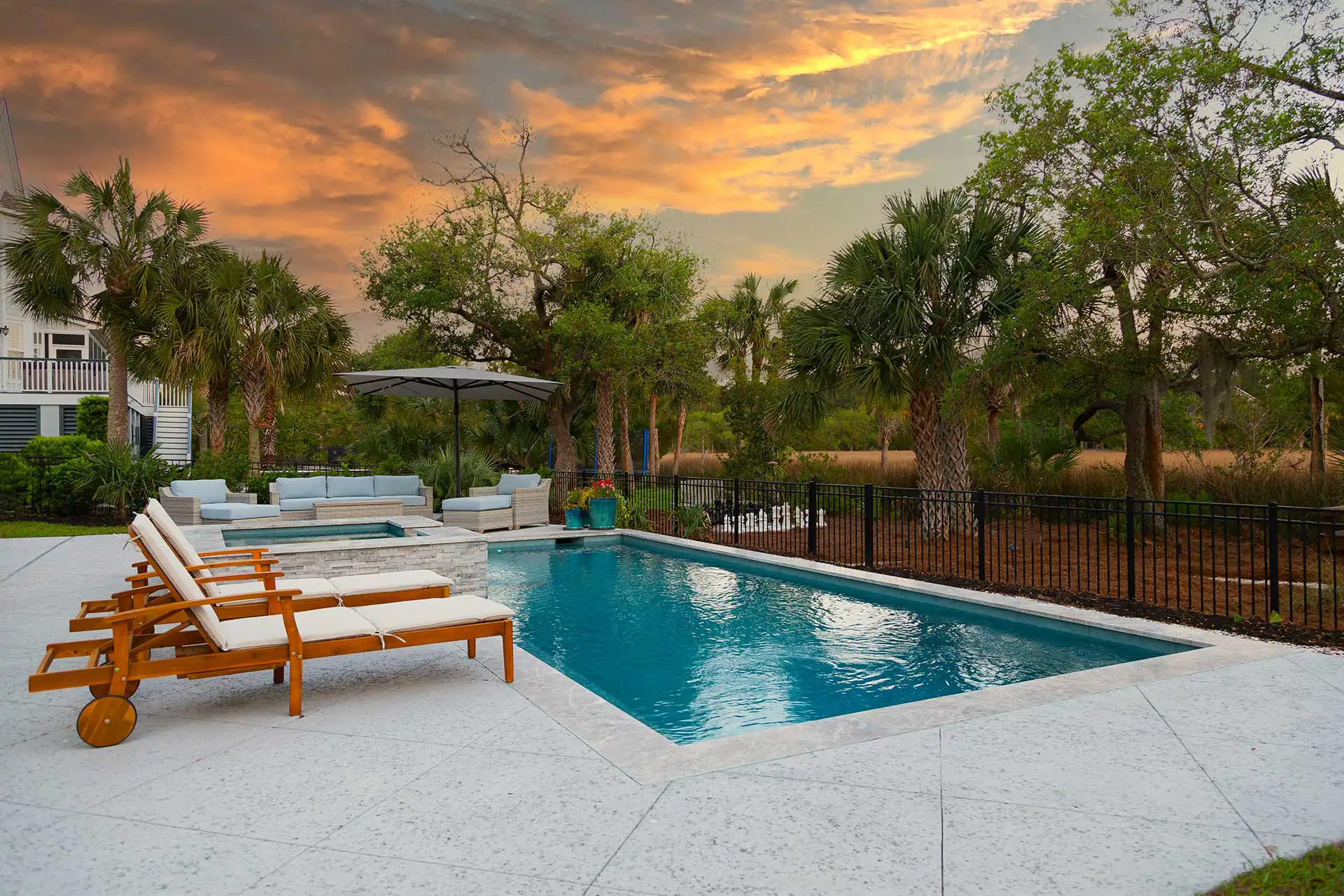 210329 - Elegant Escape: Modern Pool With Luxurious Details